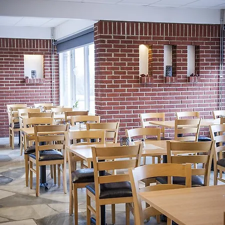 מלון Slobrua Gjestegard 2*