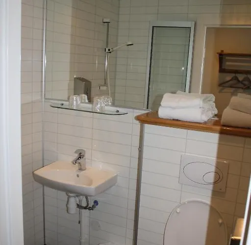 Slobrua Gjestegard Otel 2*