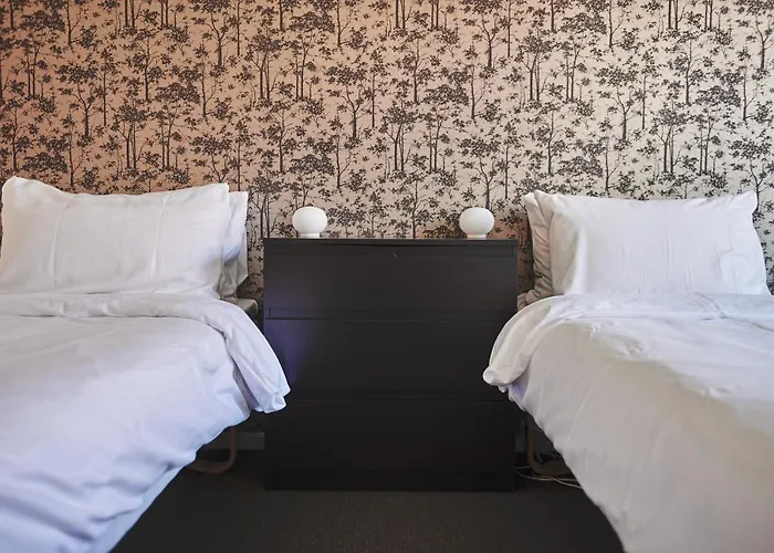 Slobrua Gjestegard Otel 2*