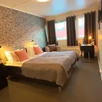 Slobrua Gjestegard Отель 2*